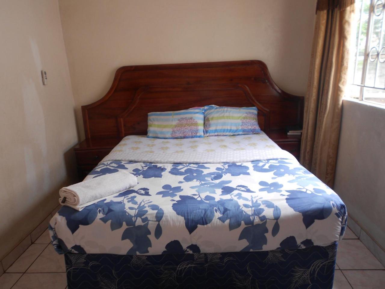 Comfort Corner Guesthouse Livingstone Esterno foto